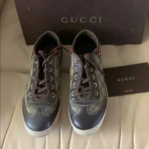 Traditional Gucci GG logo sneakers